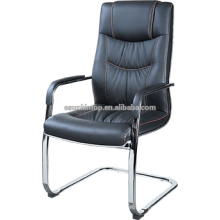 Silla de oficina de metal y cuero con reposapiés F633